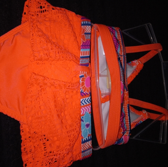 24 months 2 piece belted heart 2 piece swimsuit with lace trim - Picture 2 of 3